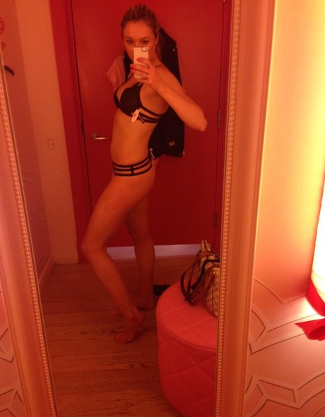 Naakte gelekte OnlyFans-foto van Katrina Bowden