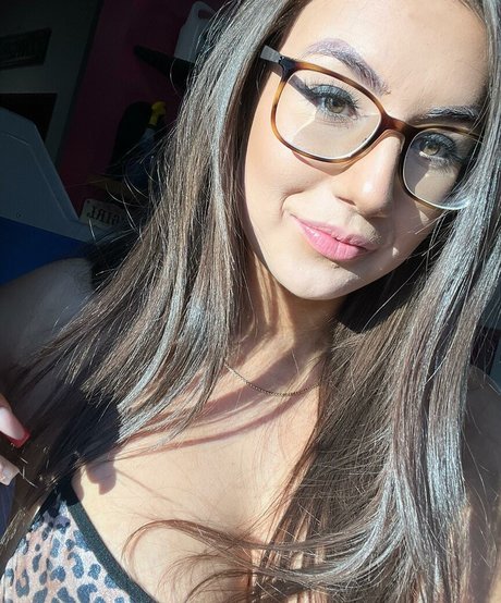 Naakte gelekte OnlyFans-foto van Meghan Marquez