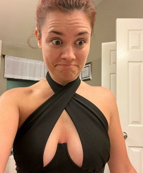 Naakte gelekte OnlyFans-foto van Beth Freeman