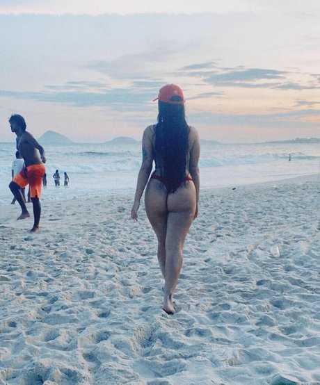 Naakte gelekte OnlyFans-foto van Bruna Balbino