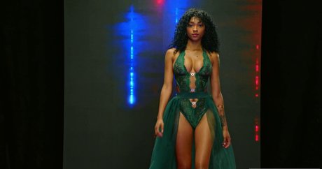 Naakte gelekte OnlyFans-foto van Barbie98n