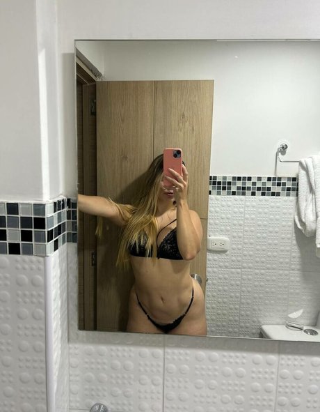 Naakte gelekte OnlyFans-foto van Diana Arboleda