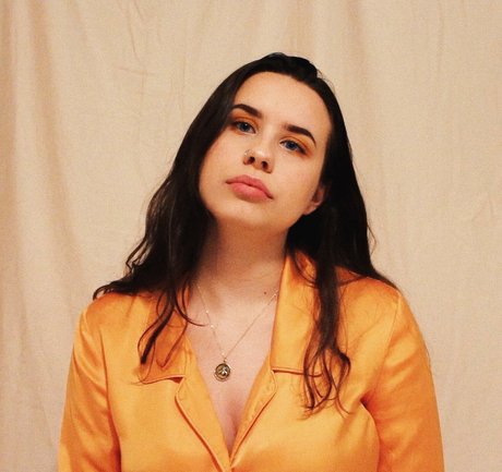 Naakte gelekte OnlyFans-foto van Sarah Butt