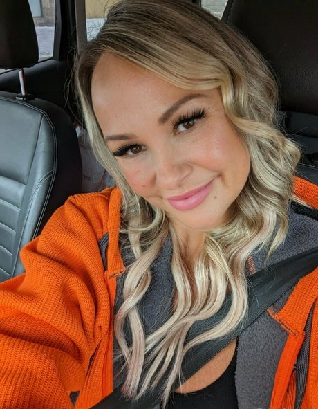Naakte gelekte OnlyFans-foto van Sexisuzi
