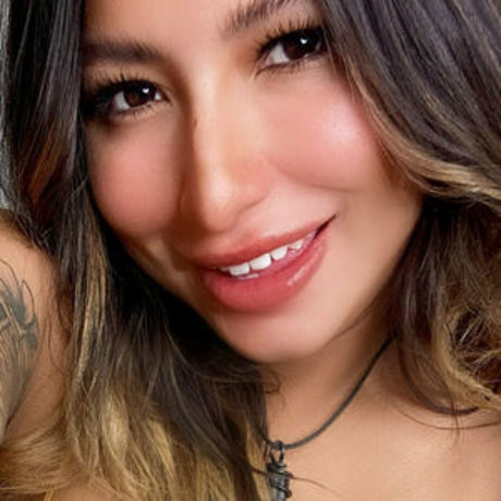 Naakte gelekte OnlyFans-foto van Sexisuzi