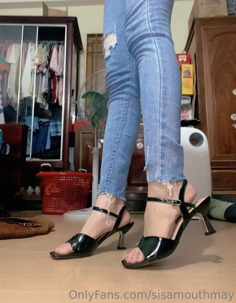 Naakte gelekte OnlyFans-foto van Sisamouthmay