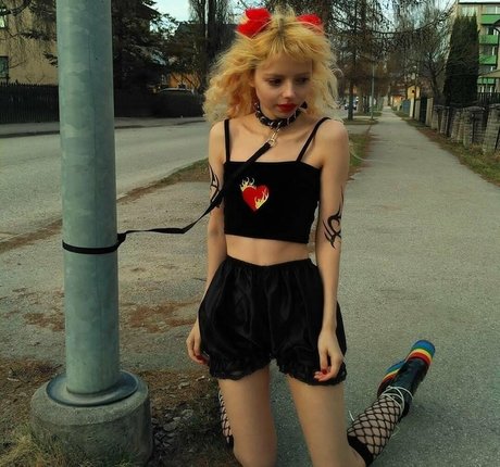 Naakte gelekte OnlyFans-foto van Barbiefree