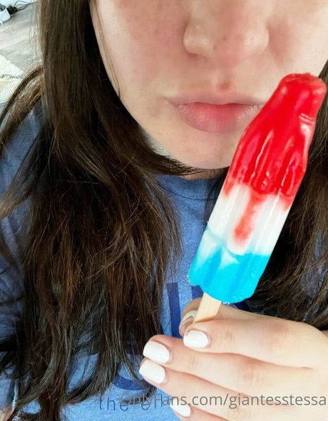 Naakte gelekte OnlyFans-foto van Giantesstessa