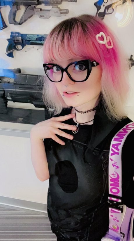 Naakte gelekte OnlyFans-foto van Ninehydras