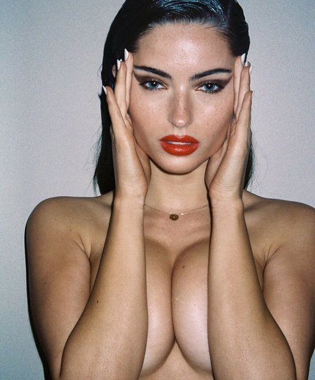 Naakte gelekte OnlyFans-foto van Renee Murden