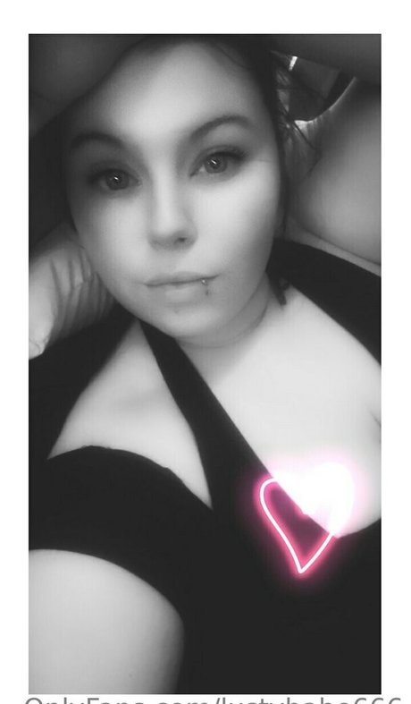 Naakte gelekte OnlyFans-foto van Lustybabe666