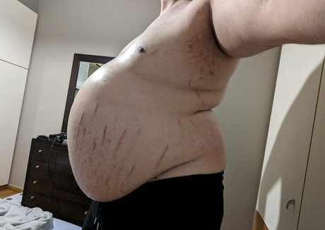 Naakte gelekte OnlyFans-foto van Drewcent