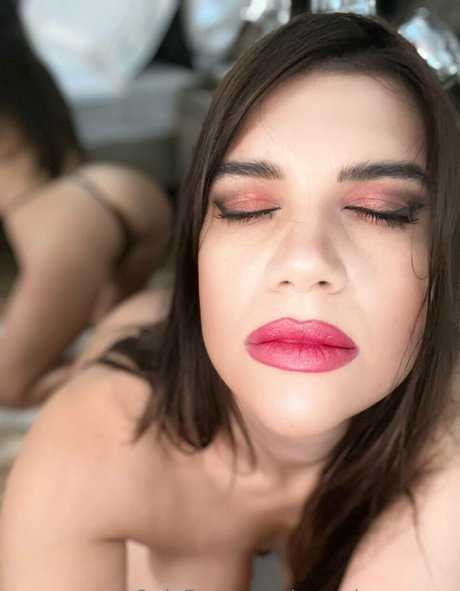 Naakte gelekte OnlyFans-foto van Yasmineamory