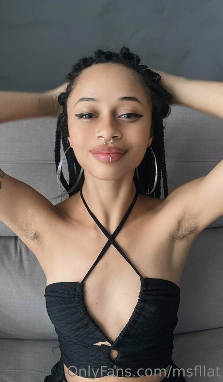 Naakte gelekte OnlyFans-foto van Msflat