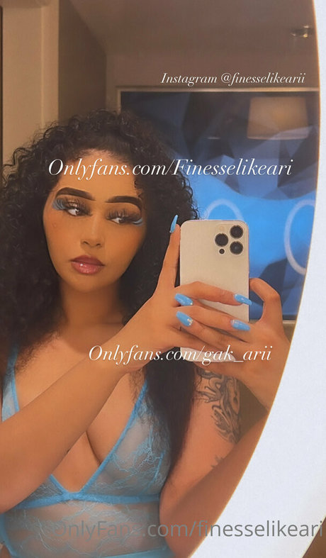 Naakte gelekte OnlyFans-foto van Finesselikeari