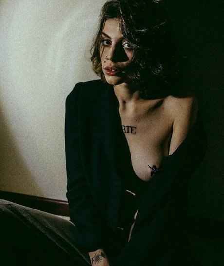 Naakte gelekte OnlyFans-foto van Skinnygirlonfire