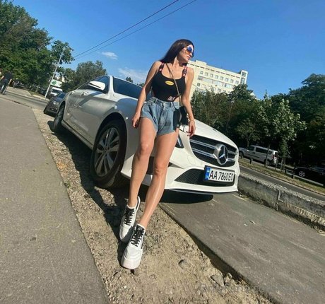 Naakte gelekte OnlyFans-foto van Sonyav