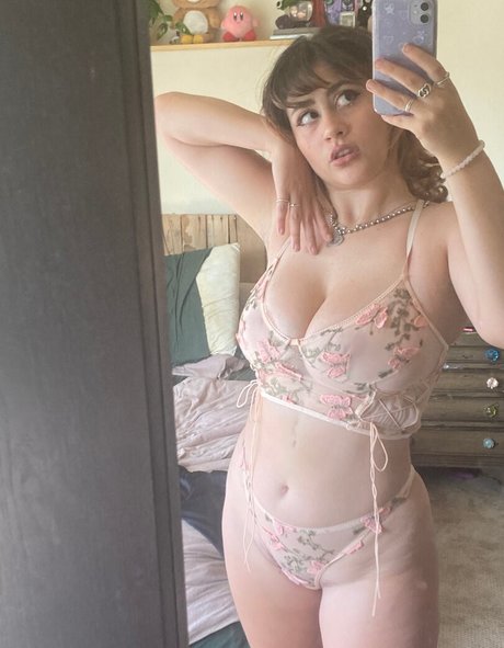 Naakte gelekte OnlyFans-foto van Oatmilkmommy