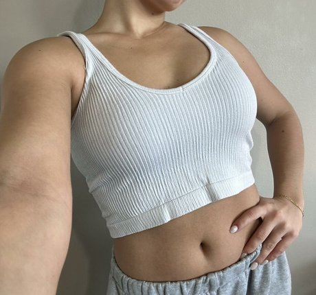 Naakte gelekte OnlyFans-foto van Avia Butler