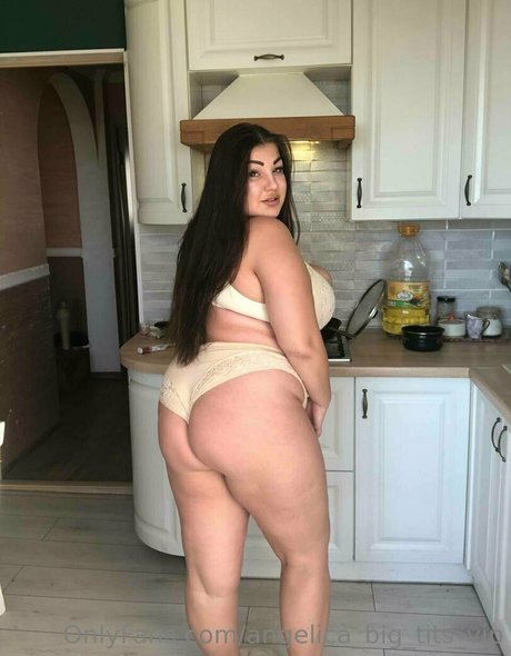 Naakte gelekte OnlyFans-foto van Angelicabigtitsvip