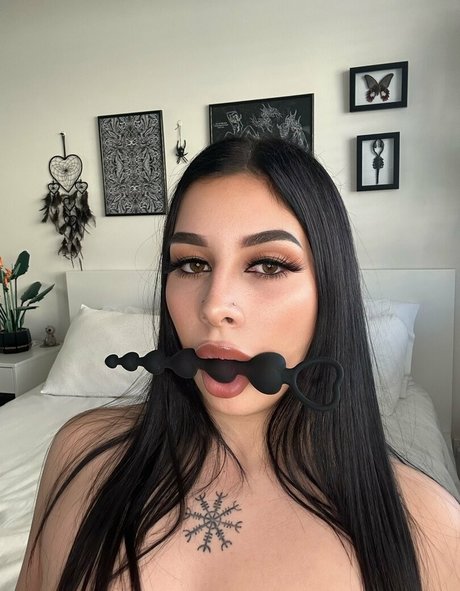 Naakte gelekte OnlyFans-foto van Carmenhanelx