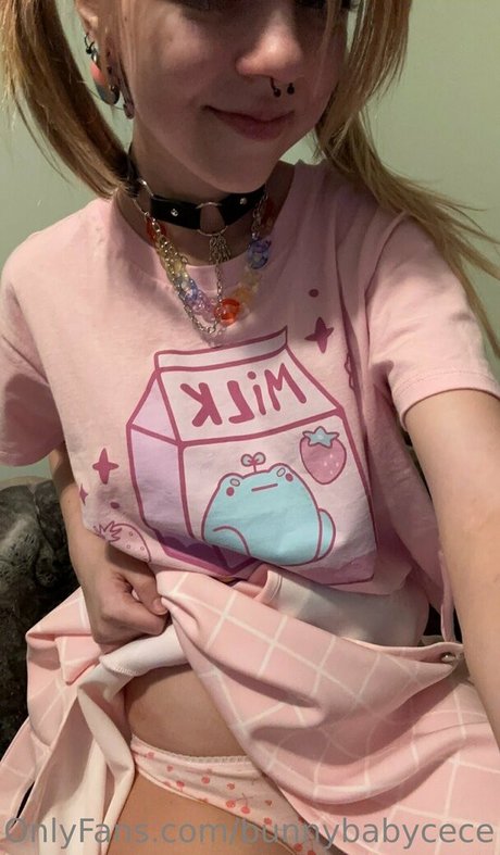 Naakte gelekte OnlyFans-foto van Bunnybabycece
