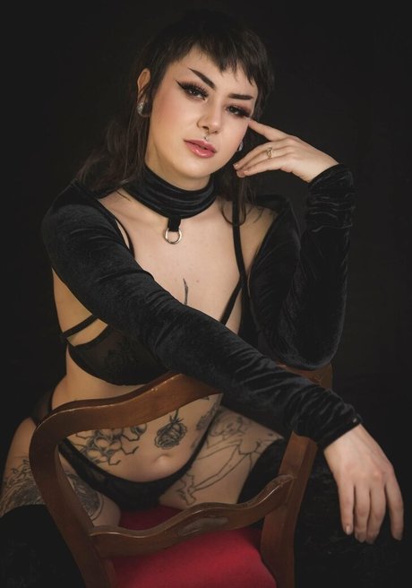 Naakte gelekte OnlyFans-foto van Synthiavalentine