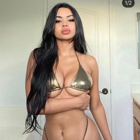 Naakte gelekte OnlyFans-foto van Numi Zarah