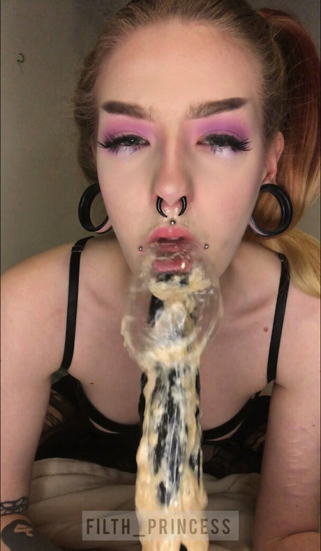 Naakte gelekte OnlyFans-foto van Filthprincess