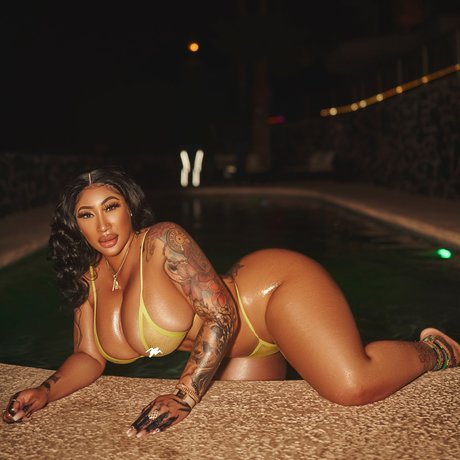 Naakte gelekte OnlyFans-foto van Tokyo Drift