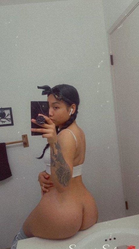 Naakte gelekte OnlyFans-foto van Sayumi Sutra