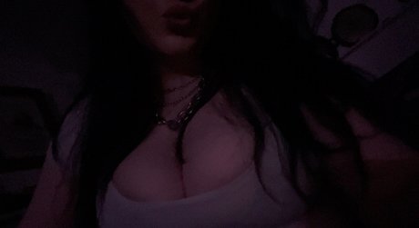 Naakte gelekte OnlyFans-foto van Angelinuhz