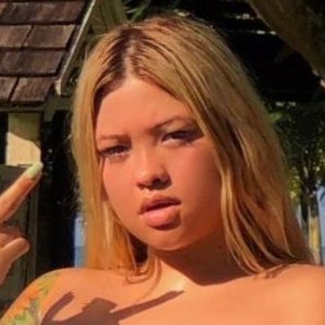 Naakte gelekte OnlyFans-foto van Lena Luv