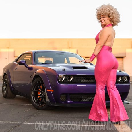 Naakte gelekte OnlyFans-foto van Woman Driven