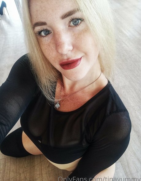 Naakte gelekte OnlyFans-foto van Tinayummy