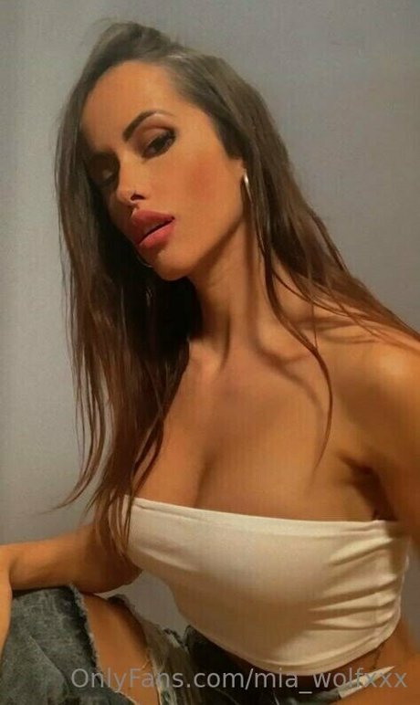 Naakte gelekte OnlyFans-foto van Mia Wolf X