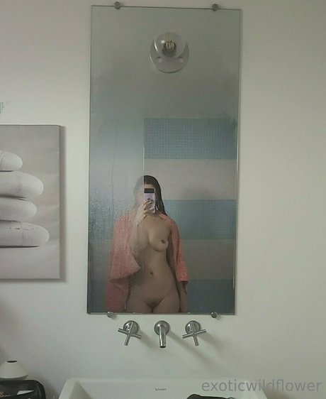 Naakte gelekte OnlyFans-foto van Exoticwildflower