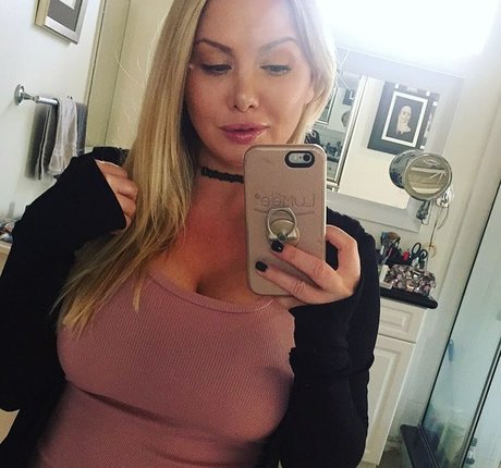 Naakte gelekte OnlyFans-foto van Lexi Sindel
