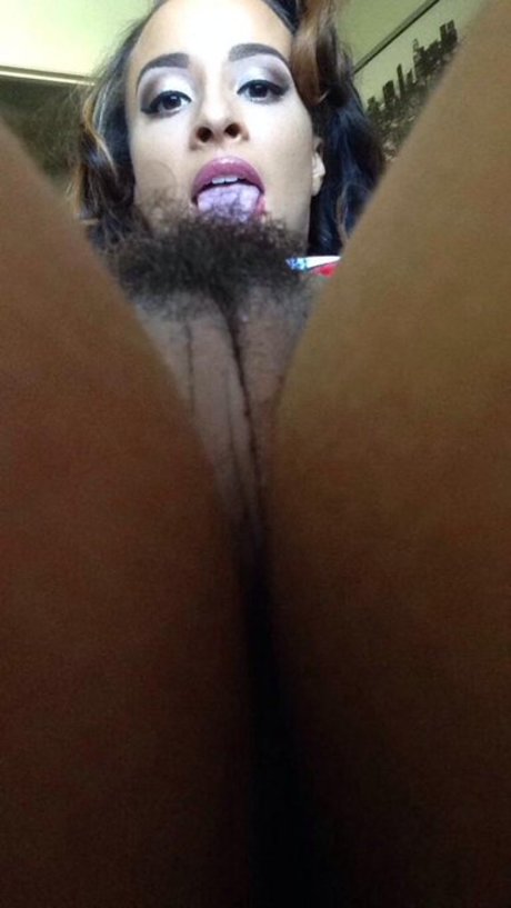 Naakte gelekte OnlyFans-foto van Teanna Trump