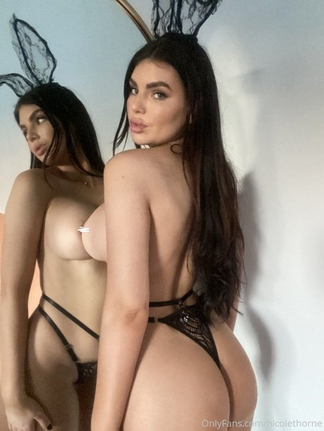 Naakte gelekte OnlyFans-foto van Nicole Thorne