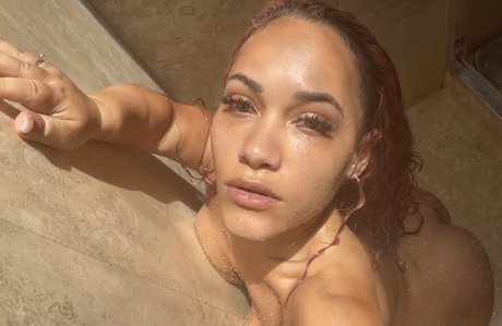 Naakte gelekte OnlyFans-foto van Tanya Tehanna