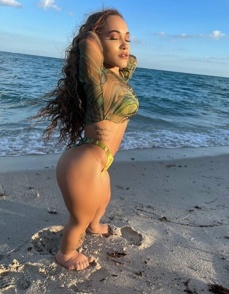 Naakte gelekte OnlyFans-foto van Tanya Tehanna