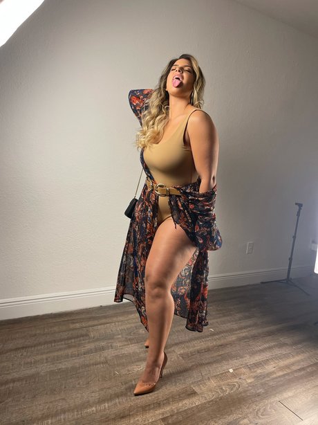 Naakte gelekte OnlyFans-foto van Claudia Rojas