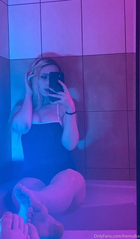 Naakte gelekte OnlyFans-foto van Hemulka