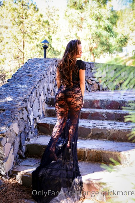 Naakte gelekte OnlyFans-foto van Angela Crickmore