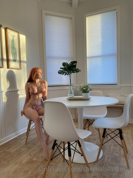 Naakte gelekte OnlyFans-foto van Olivia Mae