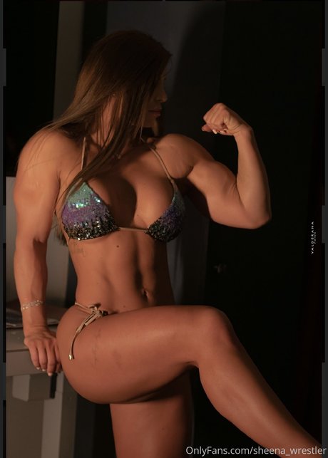 Naakte gelekte OnlyFans-foto van Sheena Wrestler