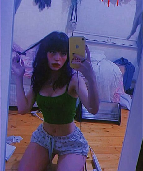Naakte gelekte OnlyFans-foto van Mia Rodriguez