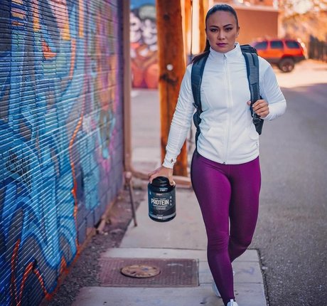 Naakte gelekte OnlyFans-foto van Michelle Waterson