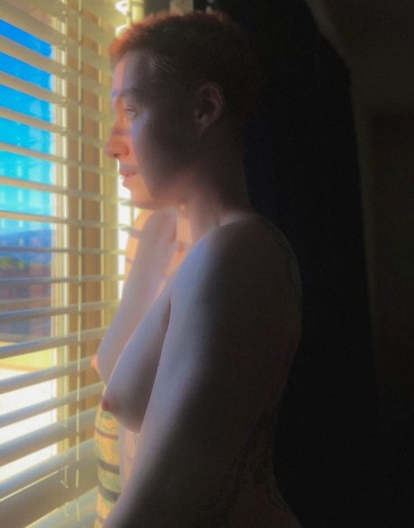 Naakte gelekte OnlyFans-foto van Comicbookgirl19
